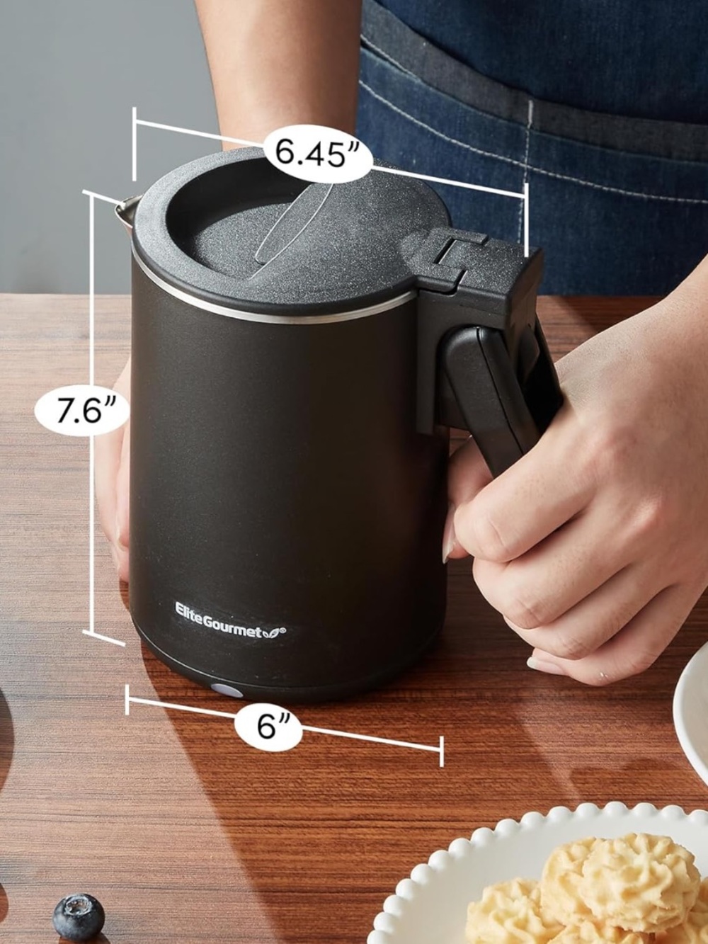 EliteGourmet Black Insulated Electric Travel Kettle - 0.6L. Preowned.
